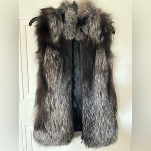 Natural fox fur vest on zipper size small